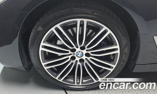 BMW 5 Series (G30) 530i xDrive M Sport Package Plus 2019 — фото 5