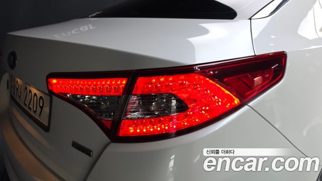 Kia K5 2.0 Prestige Standard 2013 — фото 23