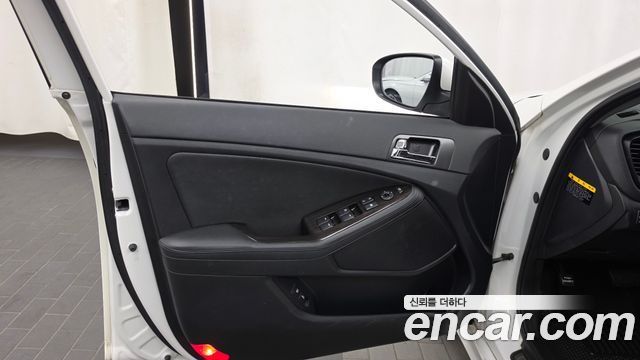 Kia K5 2.0 Prestige Standard 2013 — фото 24