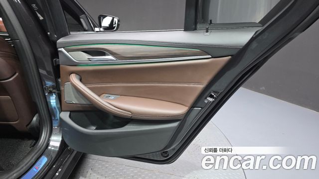 BMW 5 Series (G30) 520i M Sport 2020 — фото 25