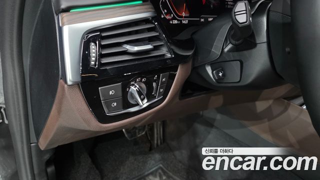 BMW 5 Series (G30) 520i M Sport 2020 — фото 28