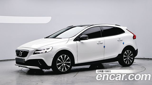 Volvo V40 Cross Country D3 2019 — фото 1