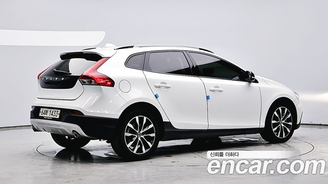 Volvo V40 Cross Country D3 2019 — фото 2