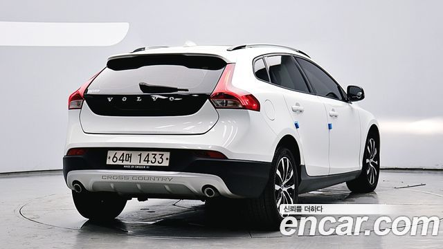 Volvo V40 Cross Country D3 2019 — фото 4