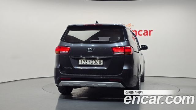 Kia Carnival 9-seater Prestige 2016 — фото 4