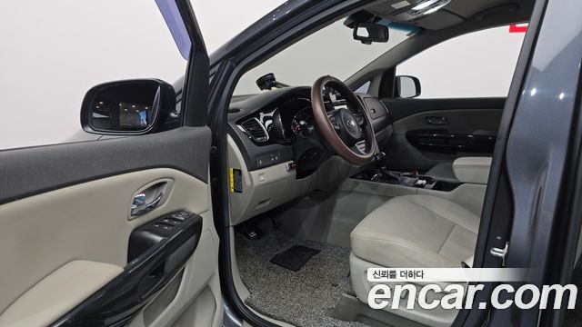 Kia Carnival 9-seater Prestige 2016 — фото 10