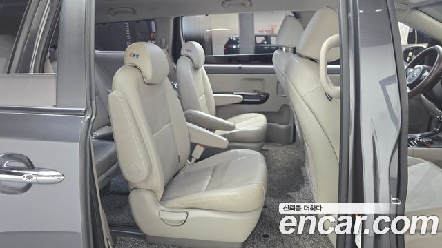 Kia Carnival 9-seater Prestige 2016 — фото 11