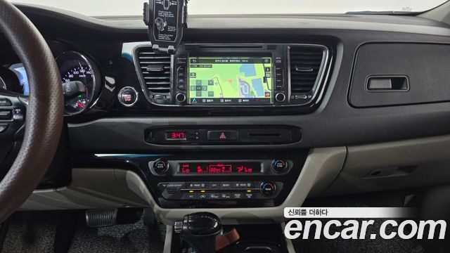 Kia Carnival 9-seater Prestige 2016 — фото 13