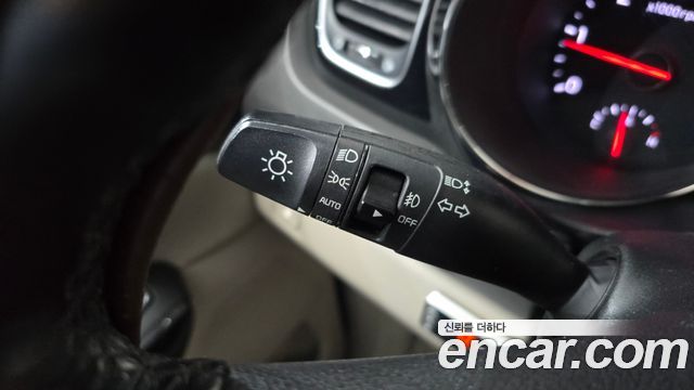 Kia Carnival 9-seater Prestige 2016 — фото 17
