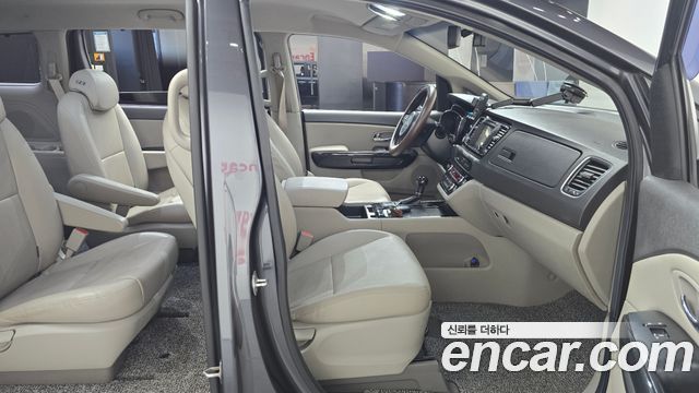 Kia Carnival 9-seater Prestige 2016 — фото 26