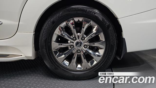 KG Mobility (SsangYong) Korando Turismo 4WD TX 9-seater 2018 — фото 21
