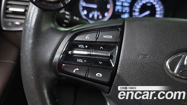 Hyundai Grandeur (IG) 2.2 Diesel Premium Special 2018 — фото 31