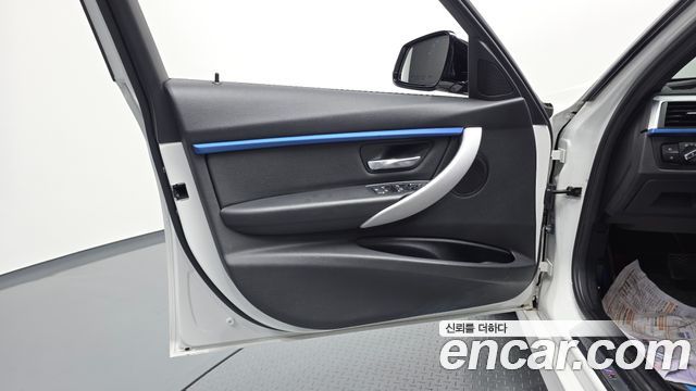 BMW 3 Series (F30) 320i M Sport 2016 — фото 24