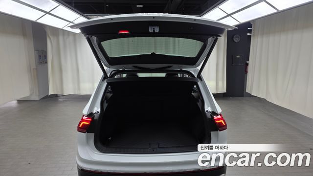 Volkswagen Tiguan (II) 2.0 TDI Prestige 2023 — фото 18