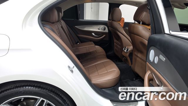 Mercedes-Benz E-Class (W213) E300 4MATIC AMG Line 2020 — фото 16