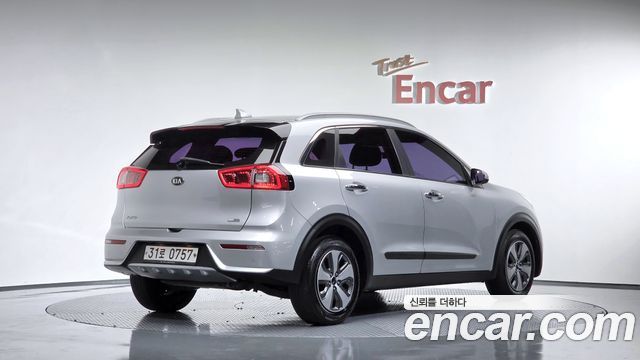 Kia Niro Prestige 2017 — фото 2