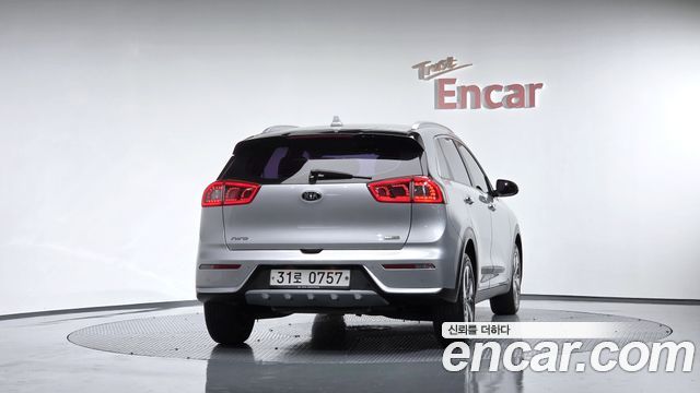 Kia Niro Prestige 2017 — фото 4