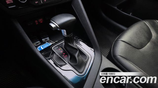 Kia Niro Prestige 2017 — фото 9