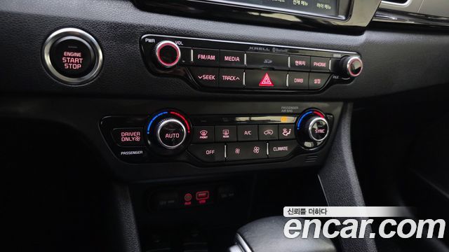Kia Niro Prestige 2017 — фото 17