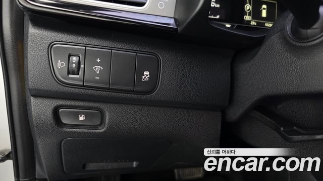 Kia Niro Prestige 2017 — фото 19
