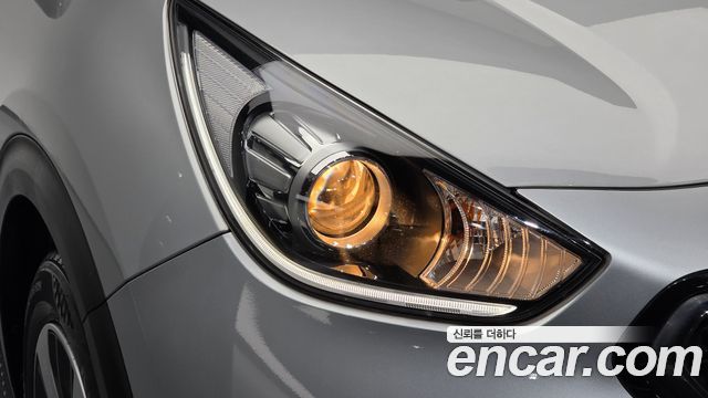 Kia Niro Prestige 2017 — фото 22