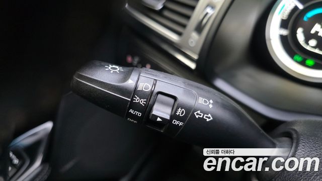 Kia Niro Prestige 2017 — фото 29
