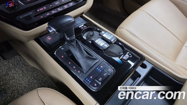 Kia Carnival 9-seater Hi-Limousine Noblesse 2018 — фото 9