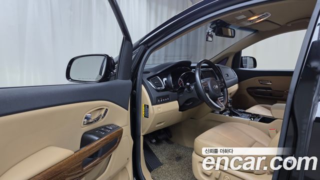 Kia Carnival 9-seater Hi-Limousine Noblesse 2018 — фото 10