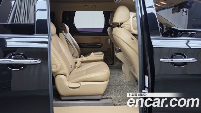 Kia Carnival 9-seater Hi-Limousine Noblesse 2018 — фото 11