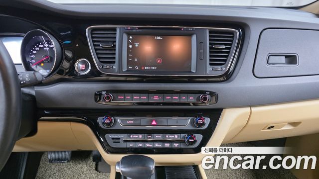 Kia Carnival 9-seater Hi-Limousine Noblesse 2018 — фото 14