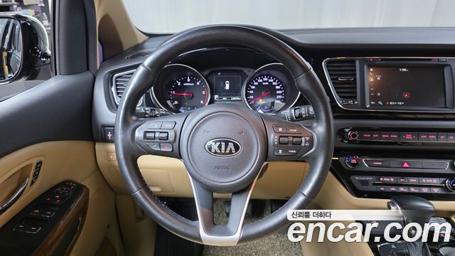 Kia Carnival 9-seater Hi-Limousine Noblesse 2018 — фото 15