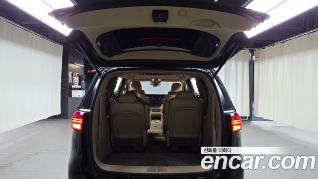 Kia Carnival 9-seater Hi-Limousine Noblesse 2018 — фото 19