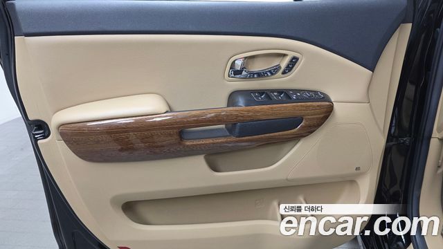 Kia Carnival 9-seater Hi-Limousine Noblesse 2018 — фото 24