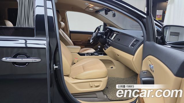 Kia Carnival 9-seater Hi-Limousine Noblesse 2018 — фото 26