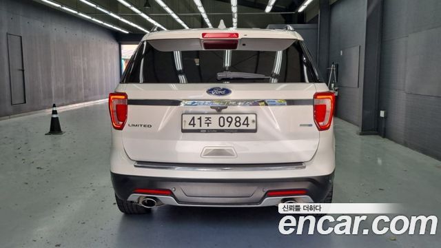 Ford Explorer 2.3 Limited 4WD 5th 2019 — фото 3