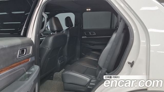 Ford Explorer 2.3 Limited 4WD 5th 2019 — фото 15