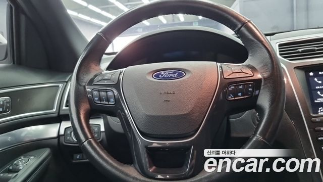 Ford Explorer 2.3 Limited 4WD 5th 2019 — фото 18