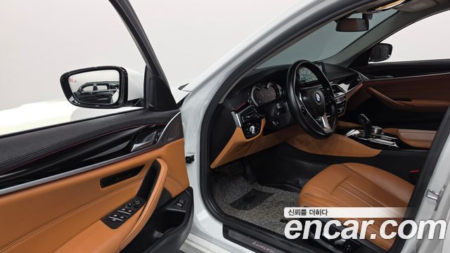 BMW 5 Series (G30) 520d Luxury Special Edition 2018 — фото 10