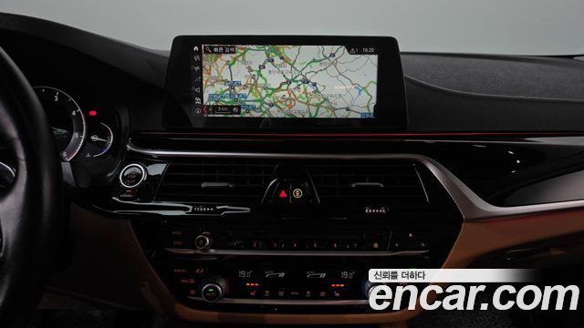 BMW 5 Series (G30) 520d Luxury Special Edition 2018 — фото 12