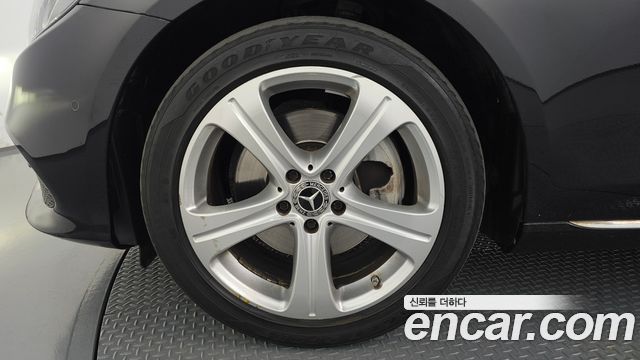 Mercedes-Benz E-Class (W213) E220d Avantgarde 2018 — фото 5