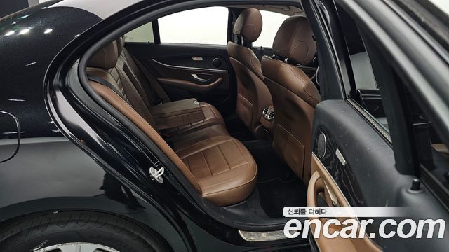 Mercedes-Benz E-Class (W213) E220d Avantgarde 2018 — фото 11