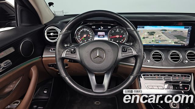 Mercedes-Benz E-Class (W213) E220d Avantgarde 2018 — фото 13