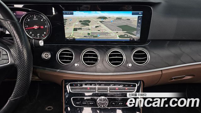 Mercedes-Benz E-Class (W213) E220d Avantgarde 2018 — фото 14
