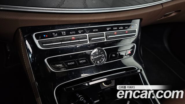 Mercedes-Benz E-Class (W213) E220d Avantgarde 2018 — фото 17