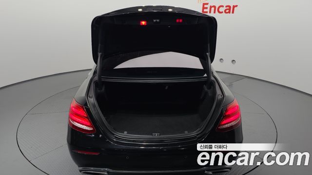 Mercedes-Benz E-Class (W213) E220d Avantgarde 2018 — фото 20