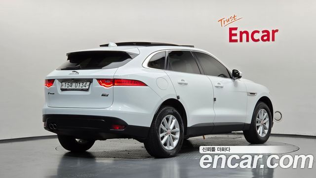 Jaguar F-PACE 20d Portfolio 2017 — фото 2