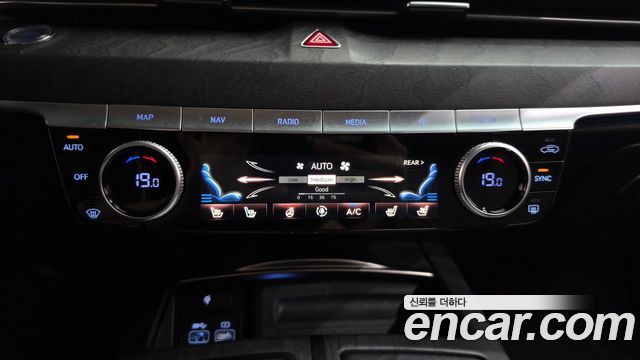 Genesis G80 (RG3) Gasoline 2.5 Turbo AWD 2022 — фото 32