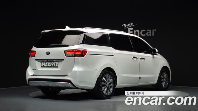 Kia Carnival 9-seater Luxury 2018 — фото 2