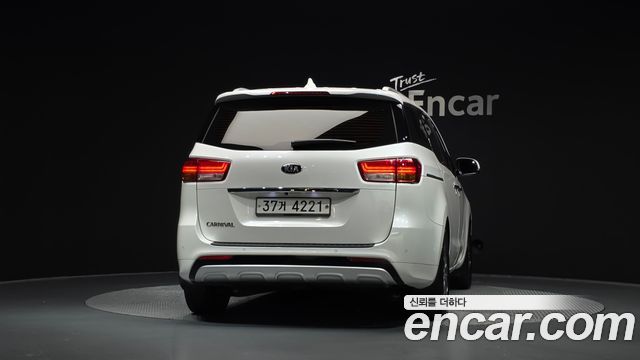 Kia Carnival 9-seater Luxury 2018 — фото 4