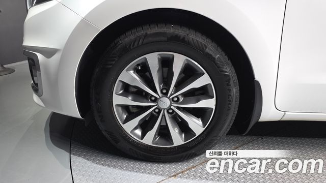 Kia Carnival 9-seater Luxury 2018 — фото 5